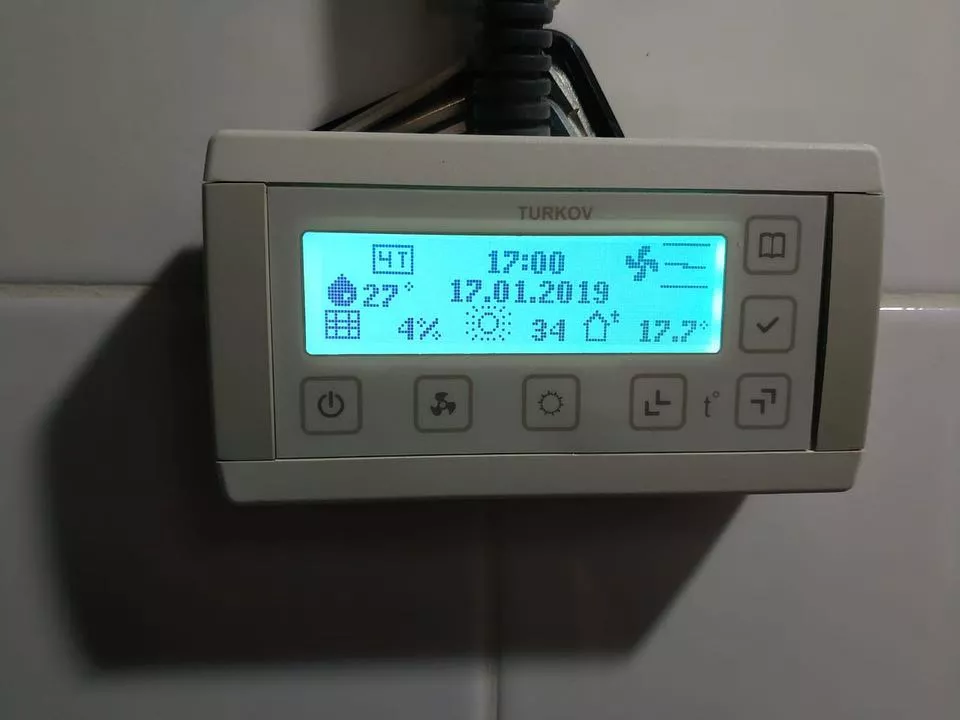 Установка Capsule Pool 2000 W в частном бассейне