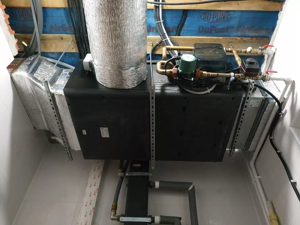 Установка Capsule Pool 2000 W в частном бассейне