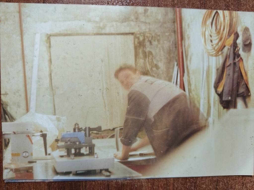 «Короче, мы сидели в гараже». От дохода 50$ к выходу за рубеж